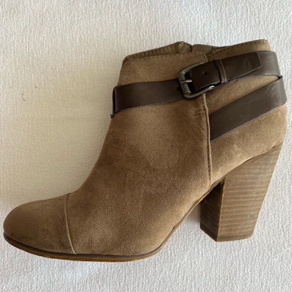 Heeled Bootie - Picture 2 of 11